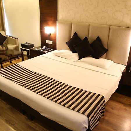 بانتشكولا Hotel Parbhat Inn المظهر الخارجي الصورة