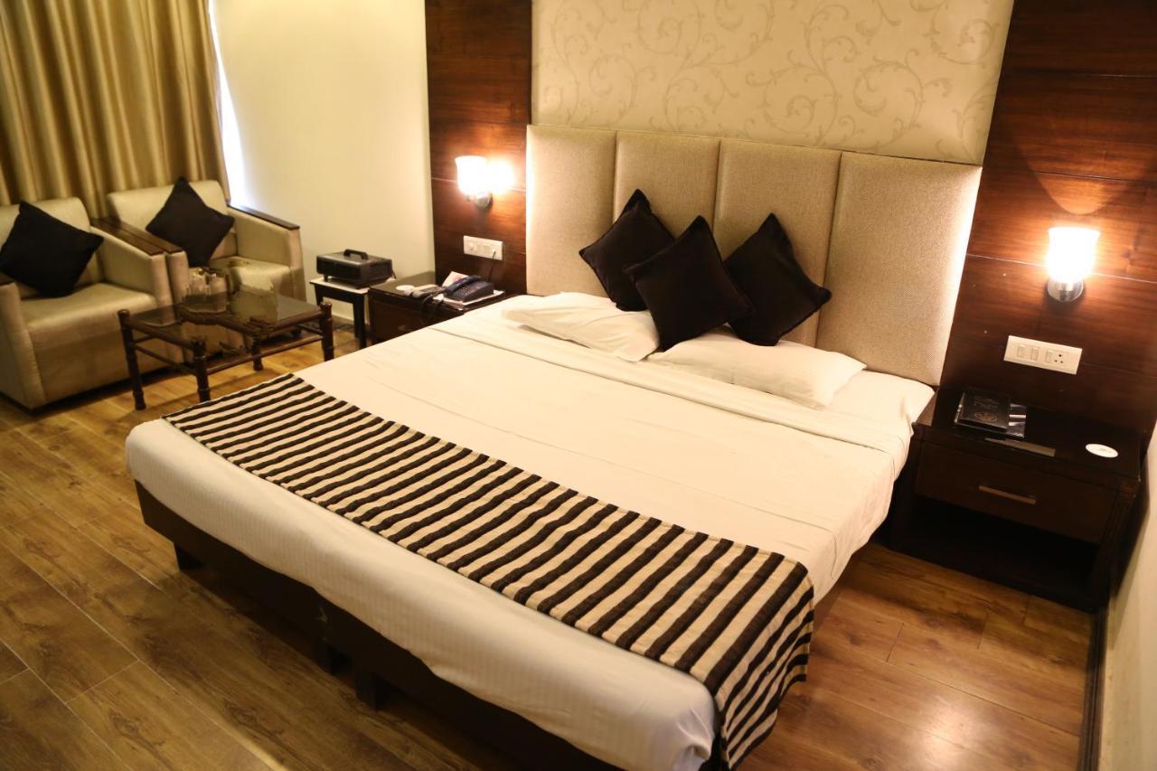 بانتشكولا Hotel Parbhat Inn المظهر الخارجي الصورة