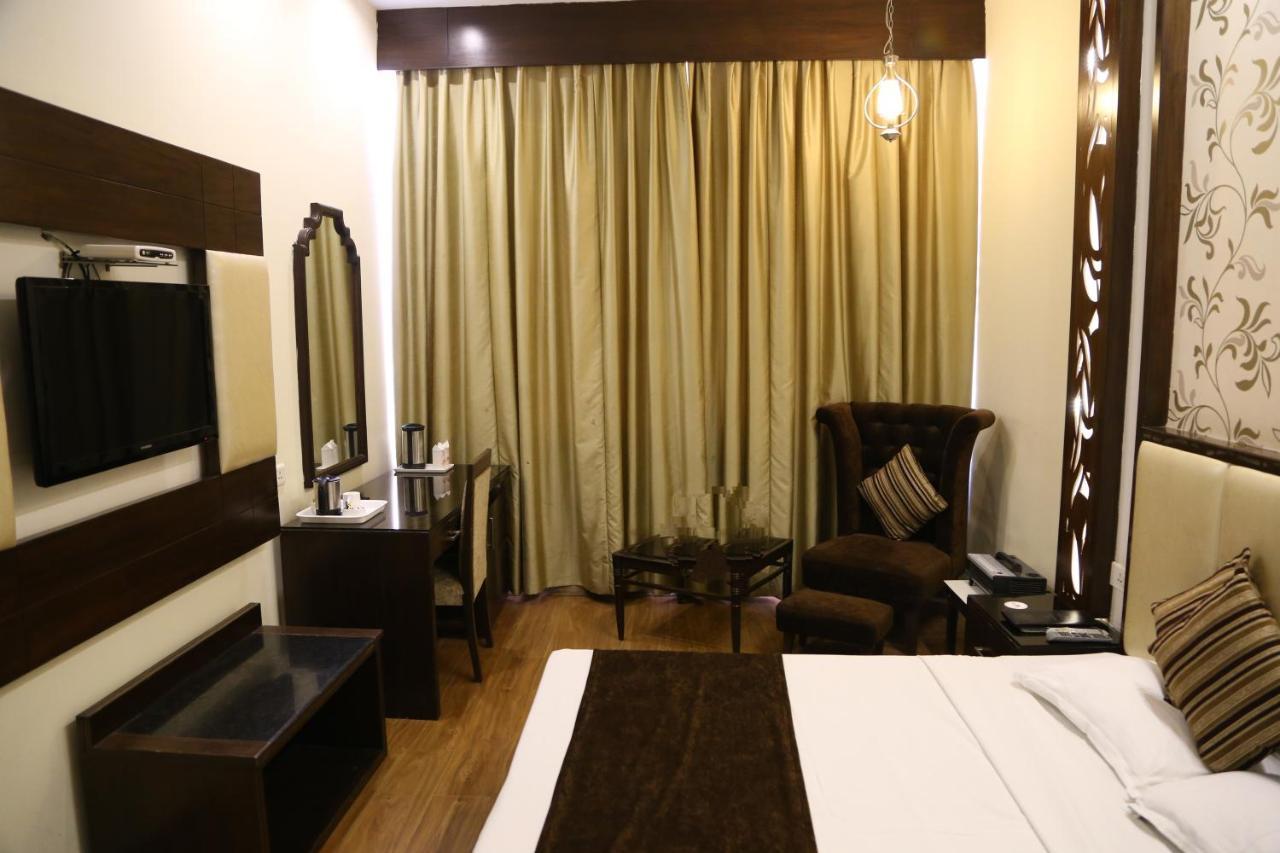 بانتشكولا Hotel Parbhat Inn المظهر الخارجي الصورة
