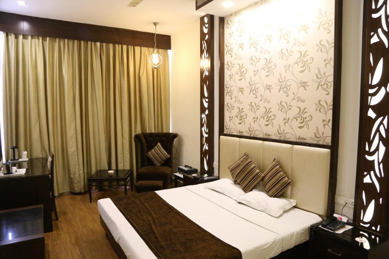 بانتشكولا Hotel Parbhat Inn المظهر الخارجي الصورة